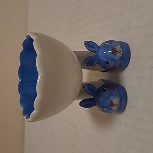 Vintage Rabbit Feet Ceremic Egg Holder